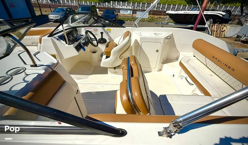 Slide: The Image of Bayliner DX2200 2020 - 15795194