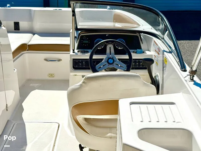 Slide: The Image of Bayliner DX2200 2020 - 15795201