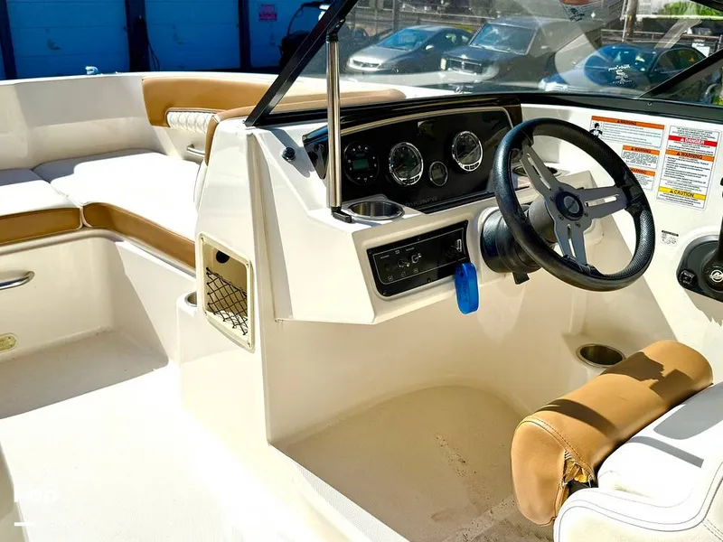 Slide: The Image of Bayliner DX2200 2020 - 15795248