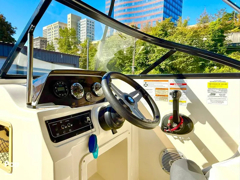 Slide: The Image of Bayliner DX 2000 2021 - 15794851