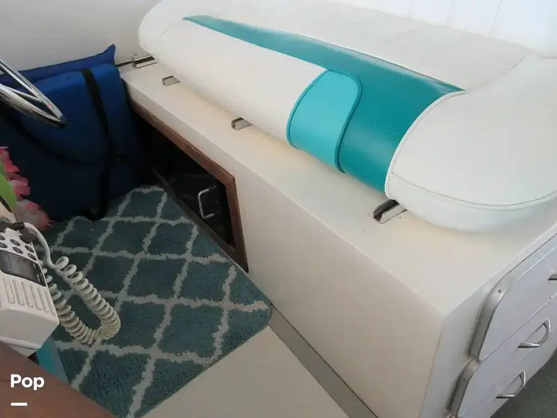 Slide: The Image of Sea Ray 390 Express Cruiser 1989 - 15640952