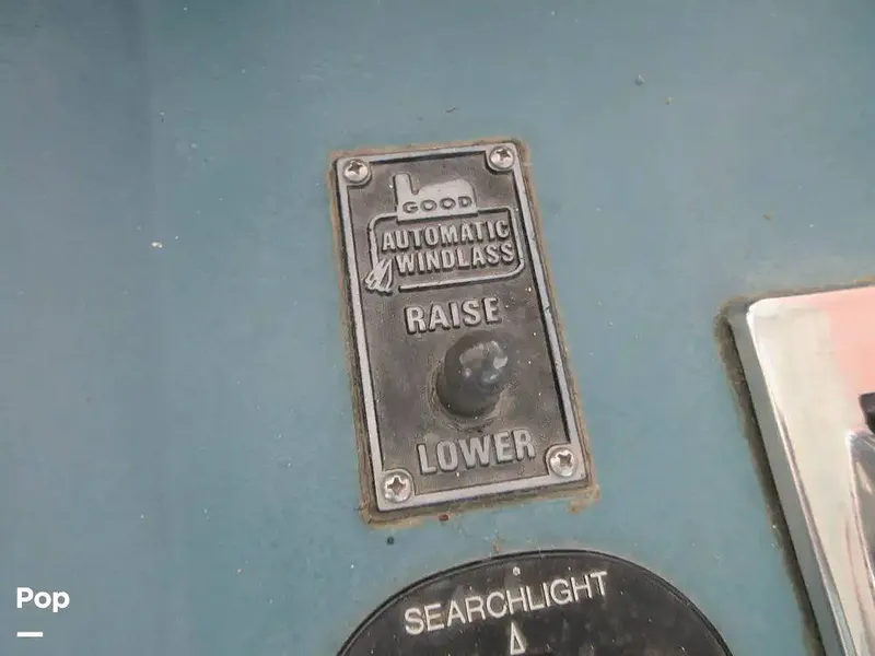 Slide: The Image of Sea Ray 390 Express Cruiser 1989 - 15640956