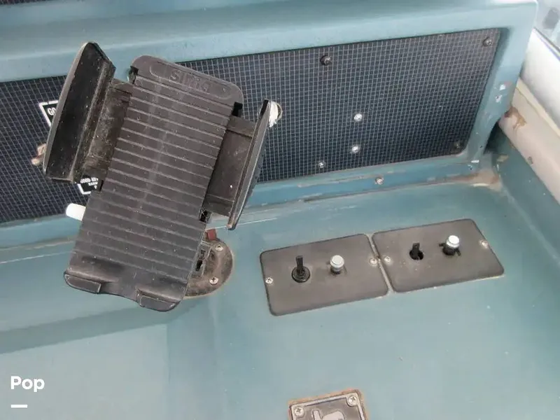 Slide: The Image of Sea Ray 390 Express Cruiser 1989 - 15640957