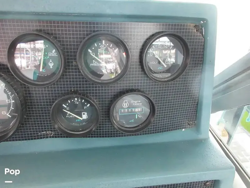 Slide: The Image of Sea Ray 390 Express Cruiser 1989 - 15640958