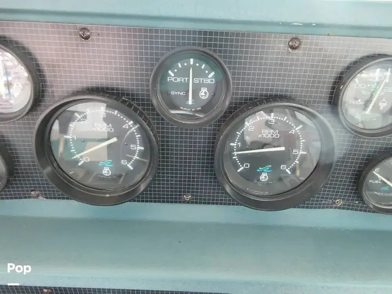 Slide: The Image of Sea Ray 390 Express Cruiser 1989 - 15640959