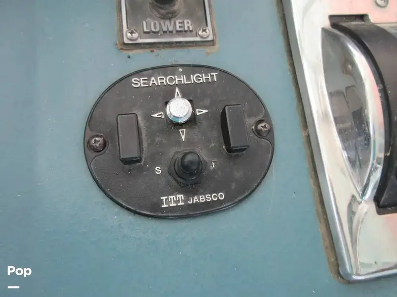 Slide: The Image of Sea Ray 390 Express Cruiser 1989 - 15640960