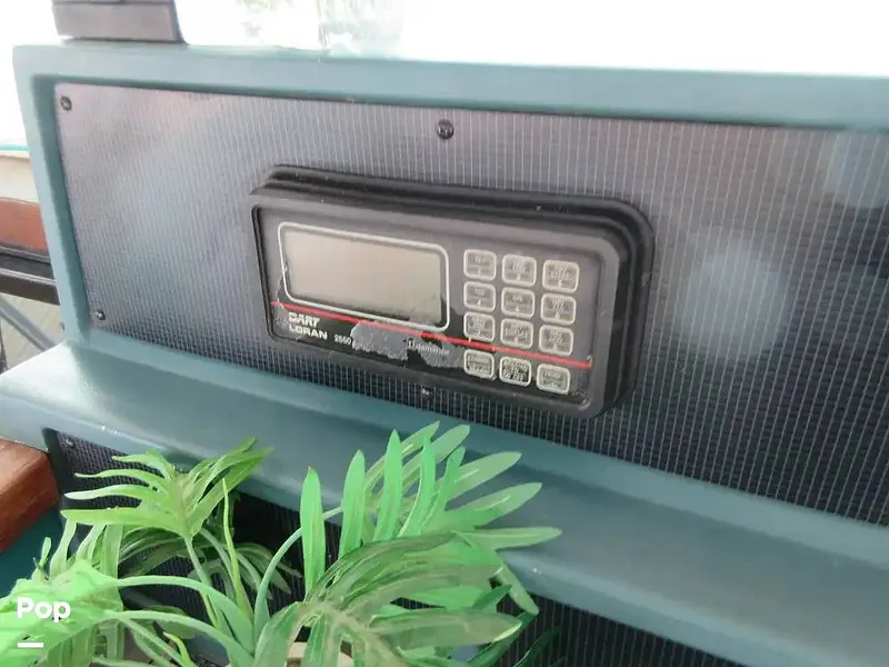 Slide: The Image of Sea Ray 390 Express Cruiser 1989 - 15640962