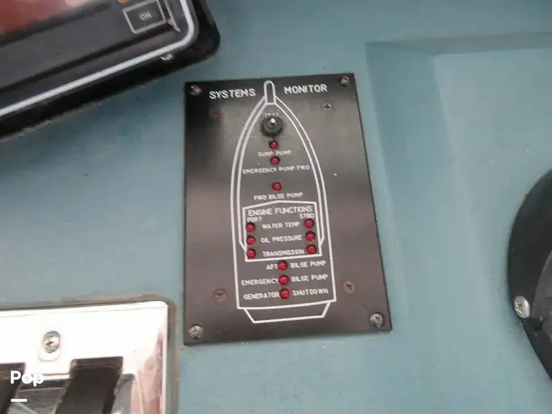 Slide: The Image of Sea Ray 390 Express Cruiser 1989 - 15640963