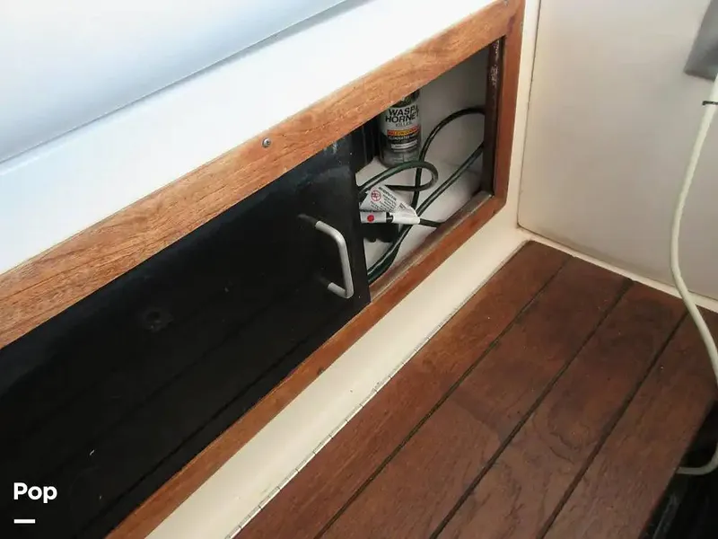 Slide: The Image of Sea Ray 390 Express Cruiser 1989 - 15640965