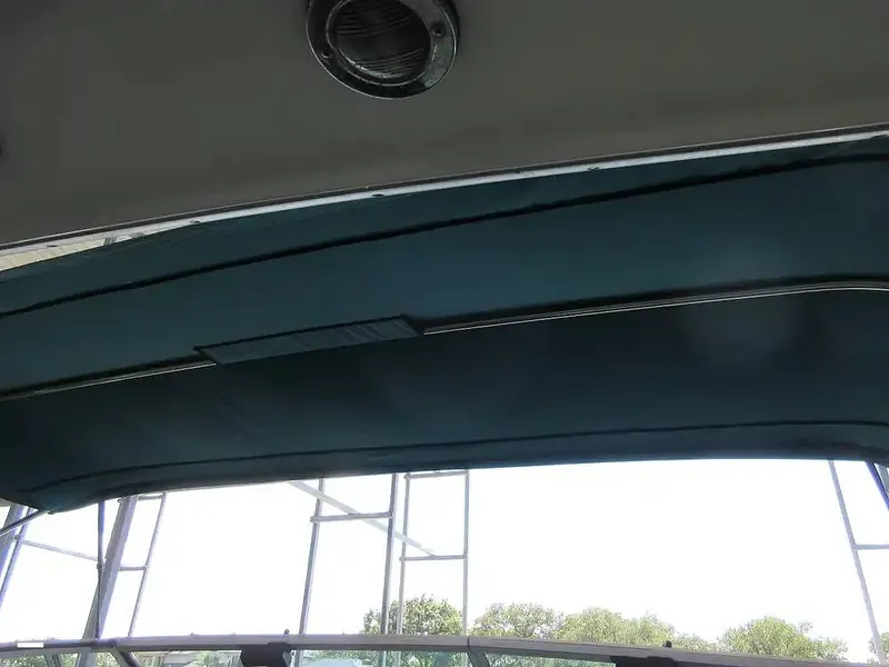 Slide: The Image of Sea Ray 390 Express Cruiser 1989 - 15640966