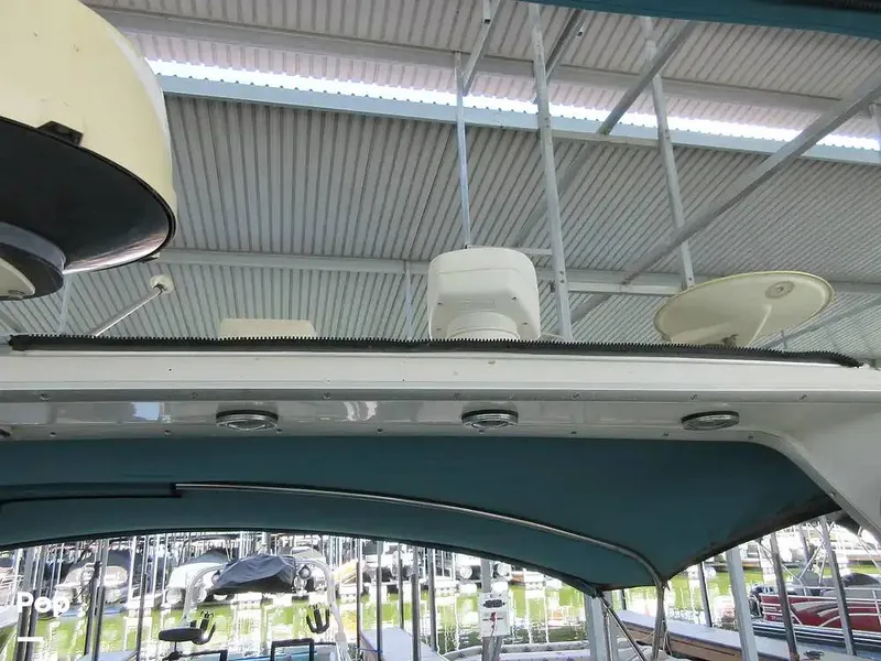 Slide: The Image of Sea Ray 390 Express Cruiser 1989 - 15640968