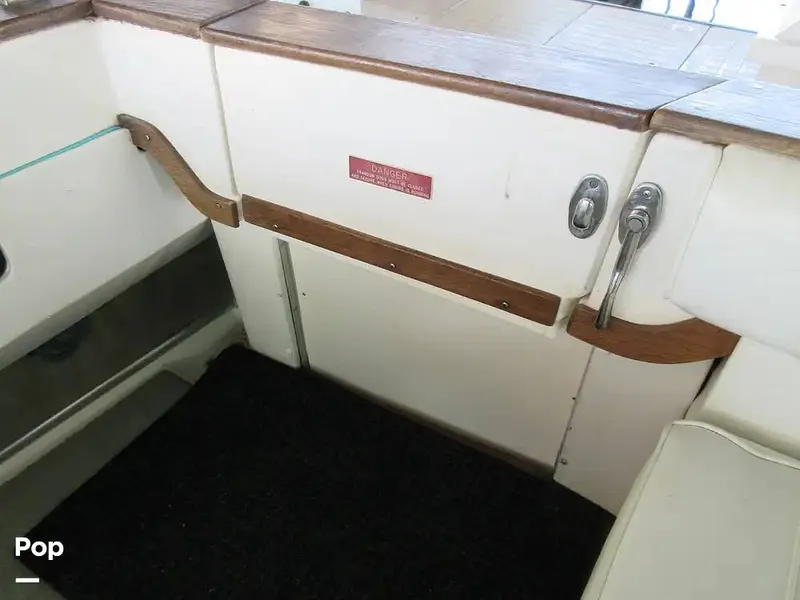 Slide: The Image of Sea Ray 390 Express Cruiser 1989 - 15640979