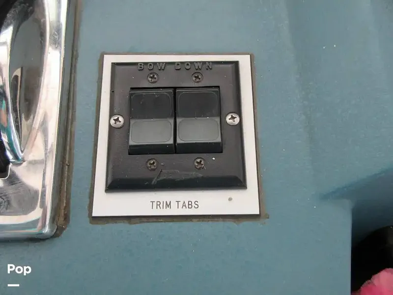 Slide: The Image of Sea Ray 390 Express Cruiser 1989 - 15640980