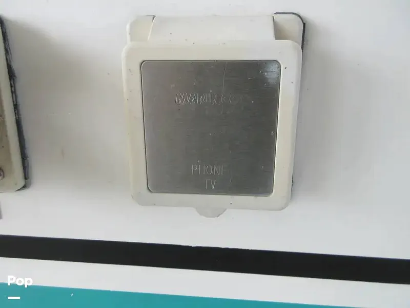 Slide: The Image of Sea Ray 390 Express Cruiser 1989 - 15640994