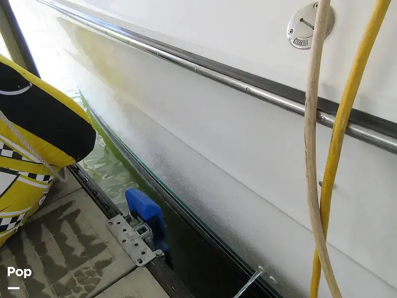 Slide: The Image of Sea Ray 390 Express Cruiser 1989 - 15640999