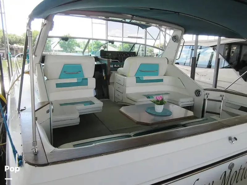 Slide: The Image of Sea Ray 390 Express Cruiser 1989 - 15641008