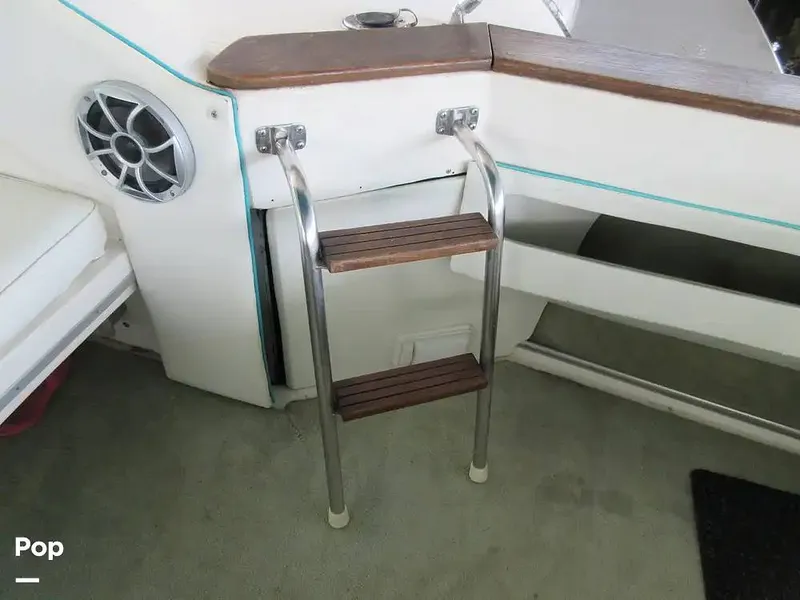 Slide: The Image of Sea Ray 390 Express Cruiser 1989 - 15641010