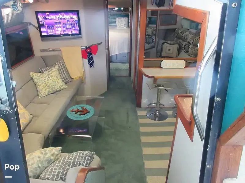 Slide: The Image of Sea Ray 390 Express Cruiser 1989 - 15640857