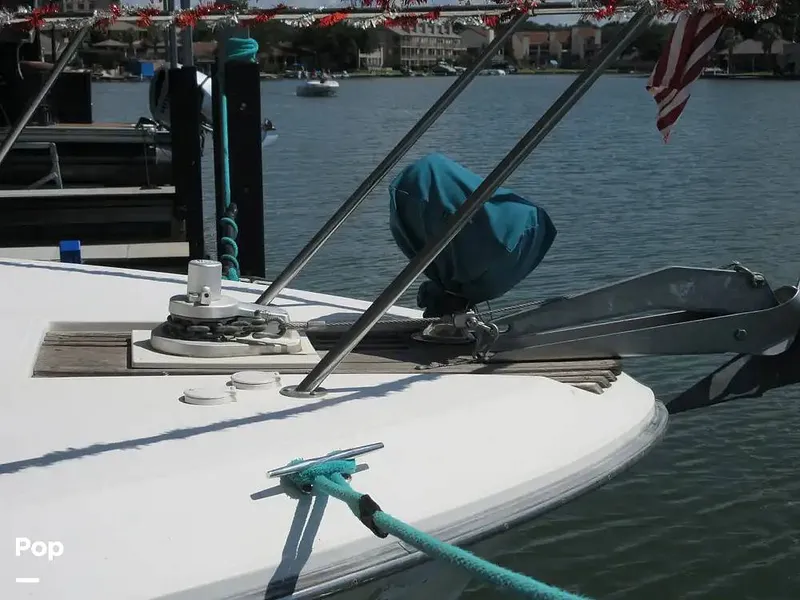 Slide: The Image of Sea Ray 390 Express Cruiser 1989 - 15641018