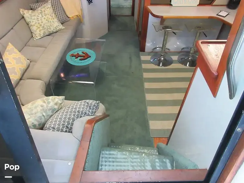 Slide: The Image of Sea Ray 390 Express Cruiser 1989 - 15640858