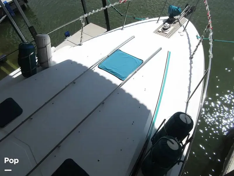 Slide: The Image of Sea Ray 390 Express Cruiser 1989 - 15641026