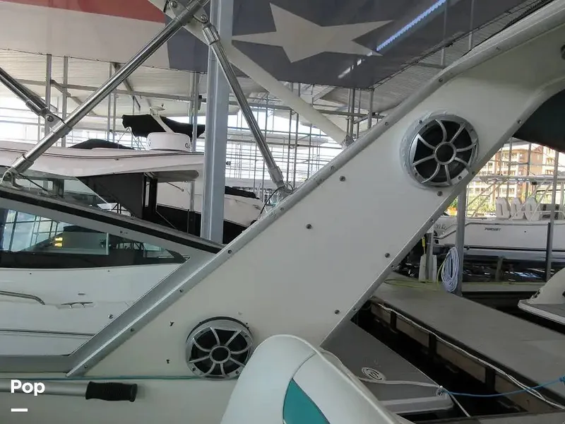 Slide: The Image of Sea Ray 390 Express Cruiser 1989 - 15641030