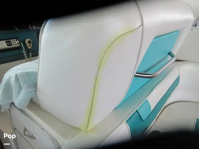 Slide: The Image of Sea Ray 390 Express Cruiser 1989 - 15641040