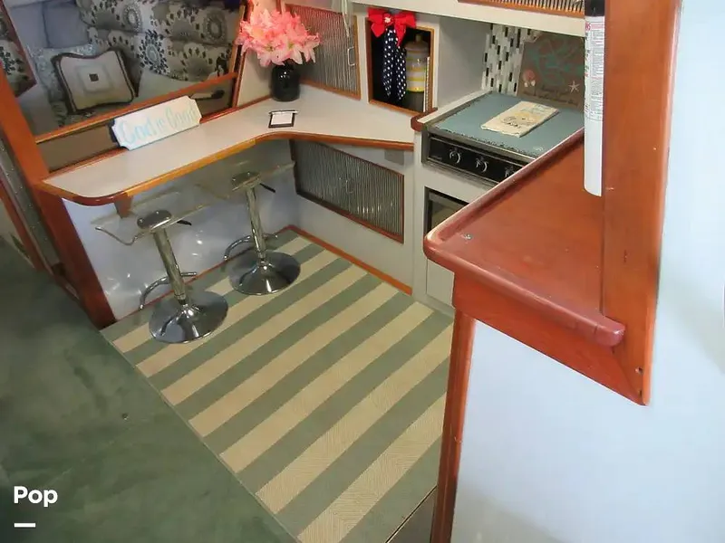 Slide: The Image of Sea Ray 390 Express Cruiser 1989 - 15640860