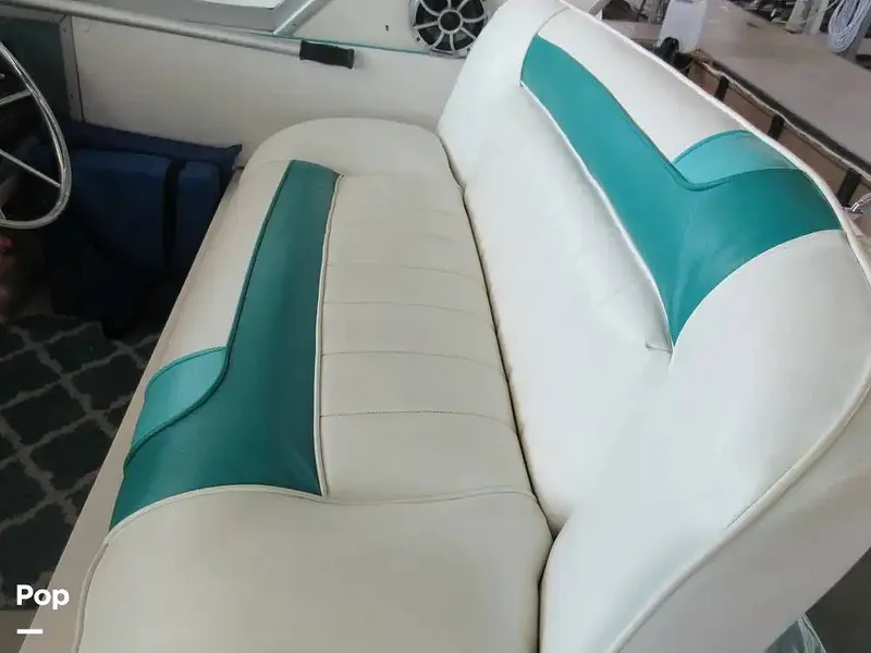 Slide: The Image of Sea Ray 390 Express Cruiser 1989 - 15640947