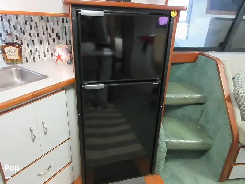 Slide: The Image of Sea Ray 390 Express Cruiser 1989 - 15640884