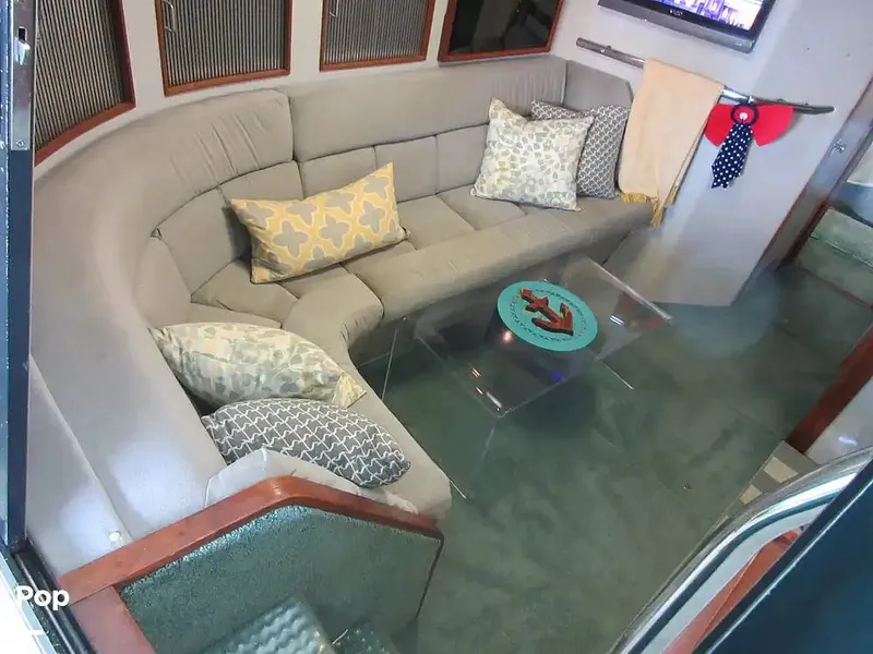 Slide: The Image of Sea Ray 390 Express Cruiser 1989 - 15640861