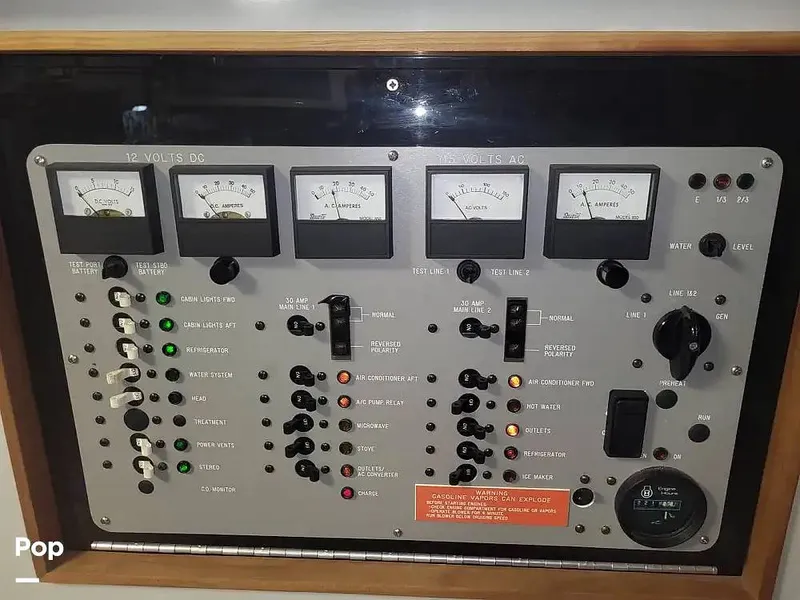 Slide: The Image of Sea Ray 390 Express Cruiser 1989 - 15641054