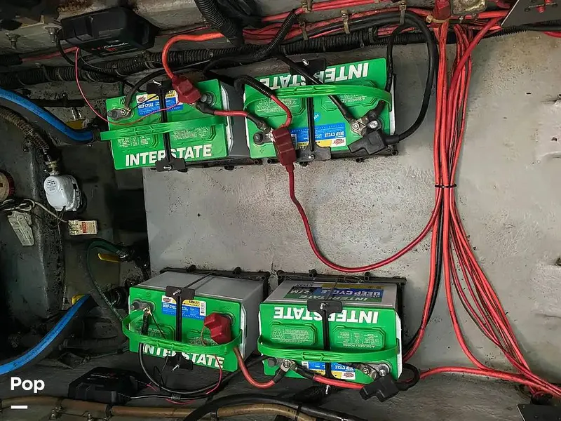 Slide: The Image of Sea Ray 390 Express Cruiser 1989 - 15641057