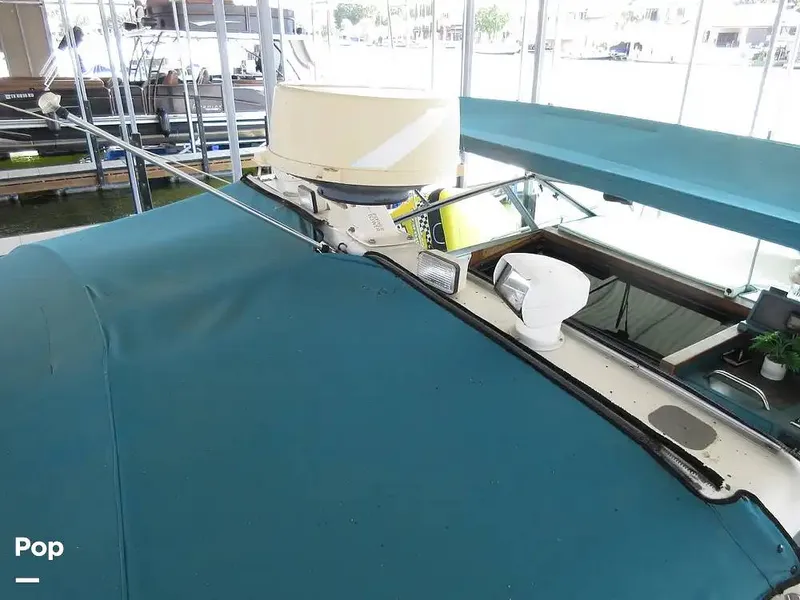 Slide: The Image of Sea Ray 390 Express Cruiser 1989 - 15641059