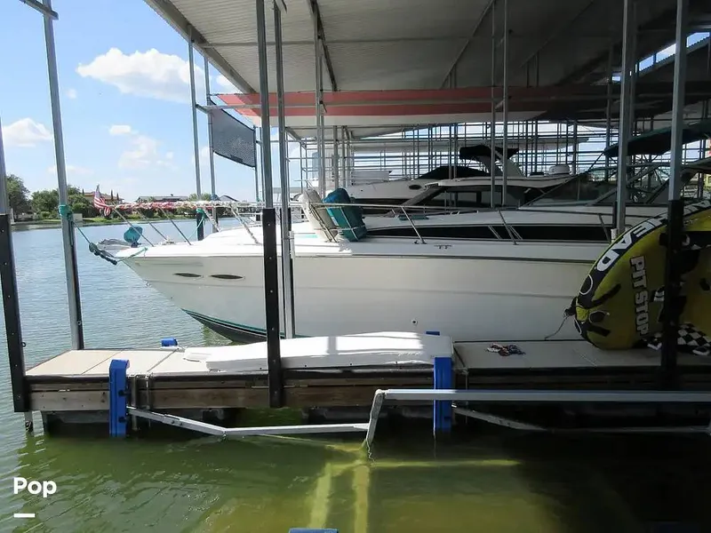 Slide: The Image of Sea Ray 390 Express Cruiser 1989 - 15641065