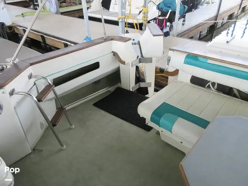 Slide: The Image of Sea Ray 390 Express Cruiser 1989 - 15641071