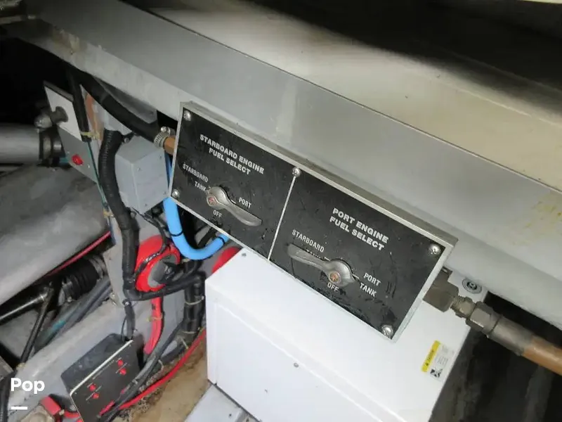 Slide: The Image of Sea Ray 390 Express Cruiser 1989 - 15641076