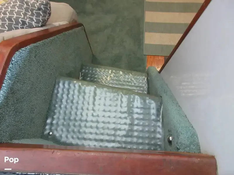 Slide: The Image of Sea Ray 390 Express Cruiser 1989 - 15640863