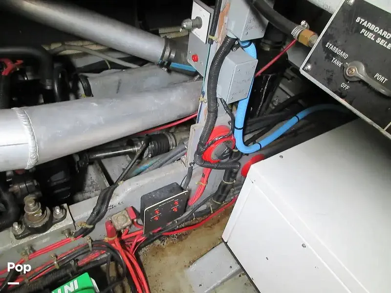 Slide: The Image of Sea Ray 390 Express Cruiser 1989 - 15641077