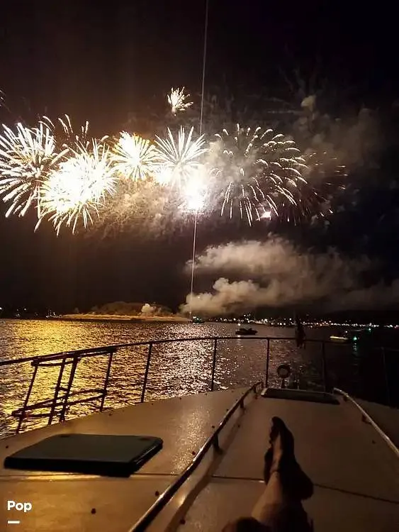 Slide: The Image of Sea Ray 390 Express Cruiser 1989 - 15641094