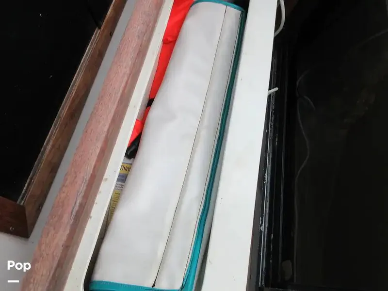 Slide: The Image of Sea Ray 390 Express Cruiser 1989 - 15641086