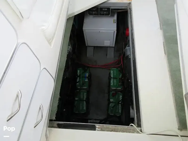 Slide: The Image of Sea Ray 390 Express Cruiser 1989 - 15641087