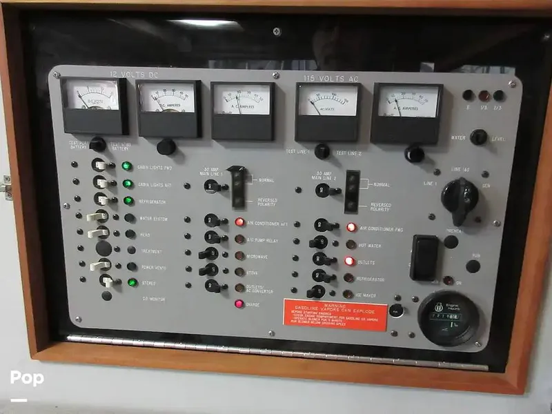 Slide: The Image of Sea Ray 390 Express Cruiser 1989 - 15640865