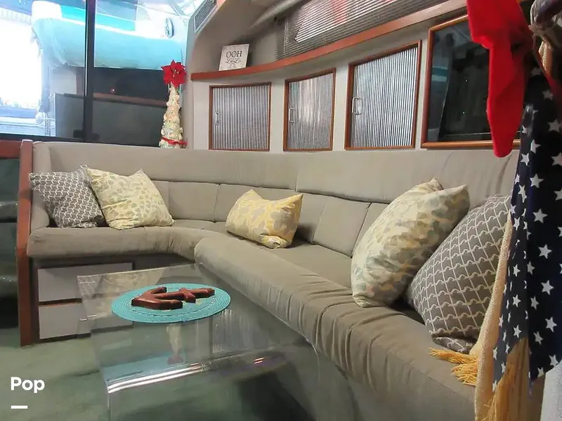 Slide: The Image of Sea Ray 390 Express Cruiser 1989 - 15640869