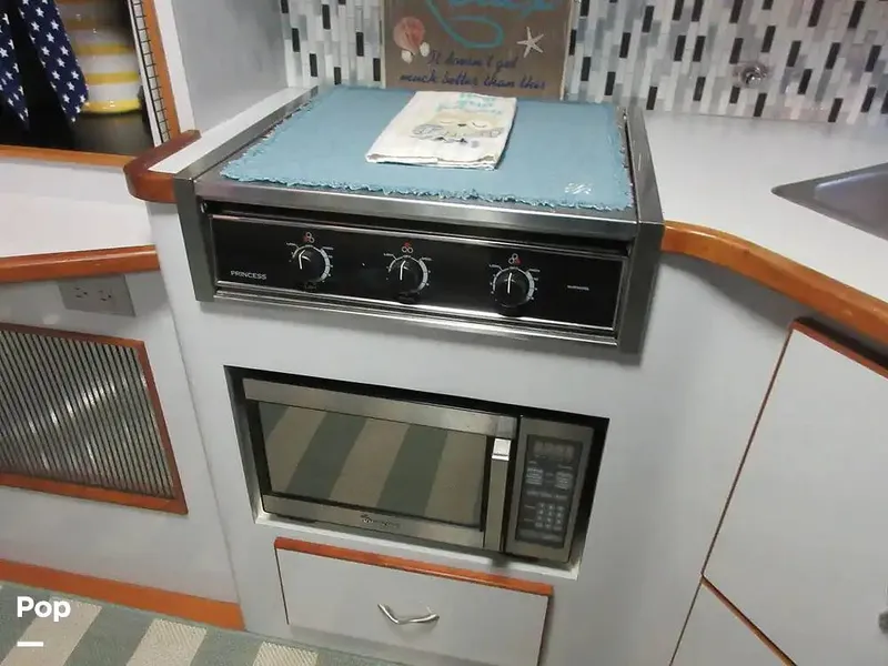 Slide: The Image of Sea Ray 390 Express Cruiser 1989 - 15640879