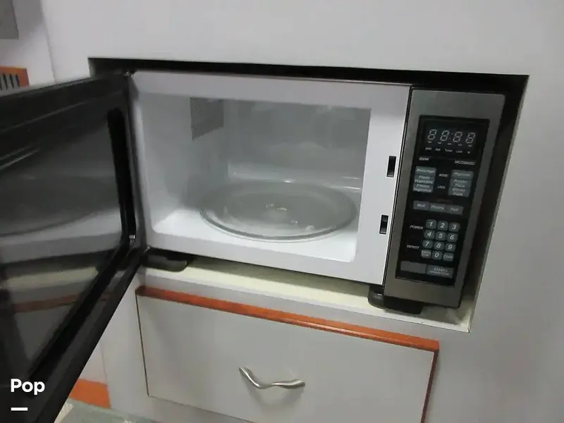 Slide: The Image of Sea Ray 390 Express Cruiser 1989 - 15640882