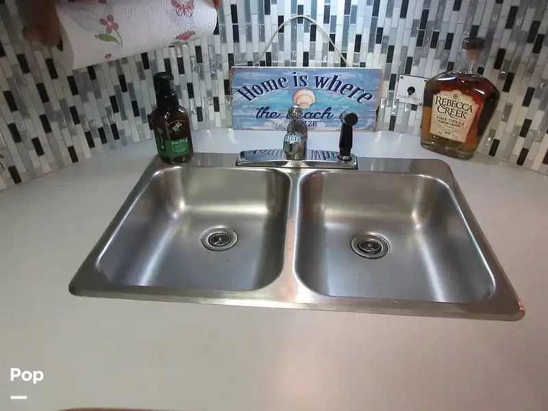 Slide: The Image of Sea Ray 390 Express Cruiser 1989 - 15640883