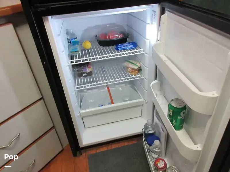 Slide: The Image of Sea Ray 390 Express Cruiser 1989 - 15640886