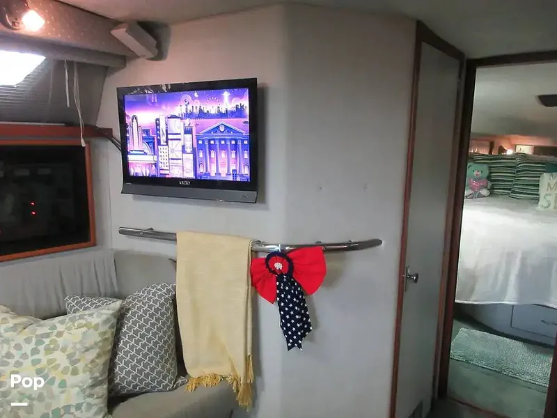 Slide: The Image of Sea Ray 390 Express Cruiser 1989 - 15640887