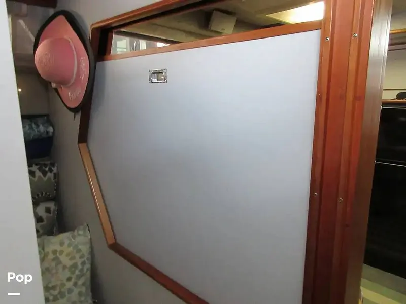 Slide: The Image of Sea Ray 390 Express Cruiser 1989 - 15640895